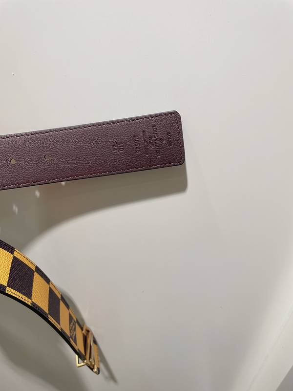 Louis Vuitton 40MM Belt LVB00334